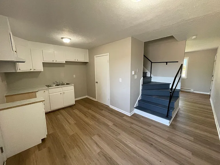 SH290-Graham Street Apartments — Photo 5