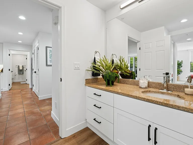 Marlin Cove Apartments — Photo 31