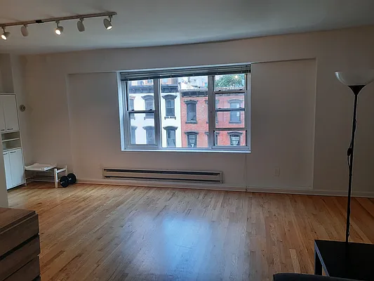 Rented by Green Line Realty | media 8