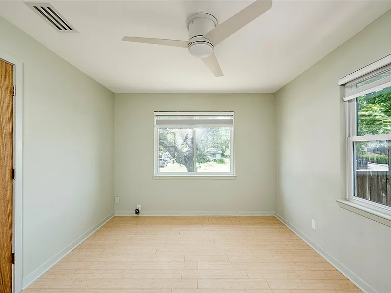 1707 Overhill Dr — Photo 16