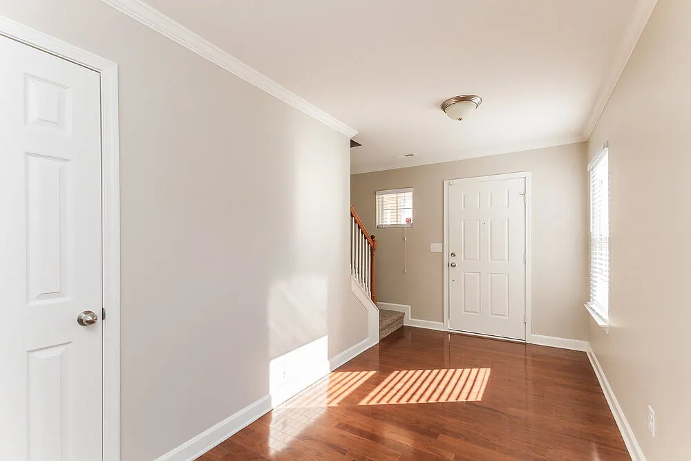 3 bed, 2.5 bath, 2151 sqft, $2,370 — Photo 2