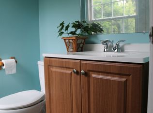 12945 Pinecrest Rd, Herndon, VA 20171