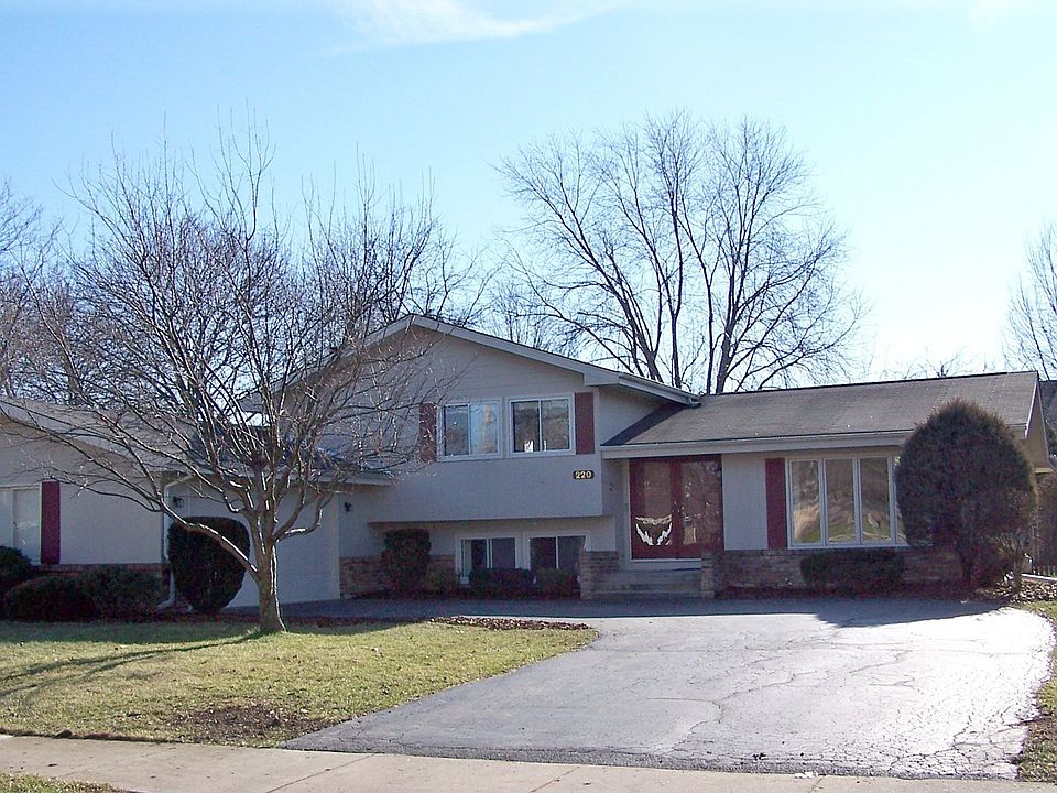 220 Bay Colony Drive