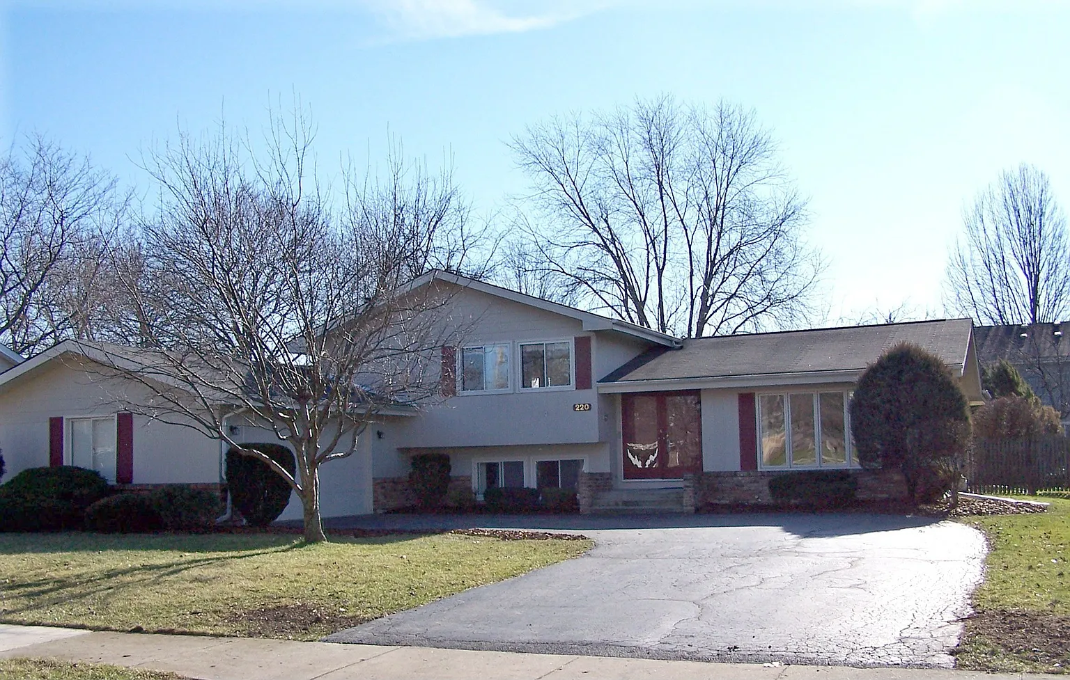 220 Bay Colony Dr photo 1