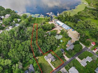 W9370 Burr Ln, Cambridge, WI 53523