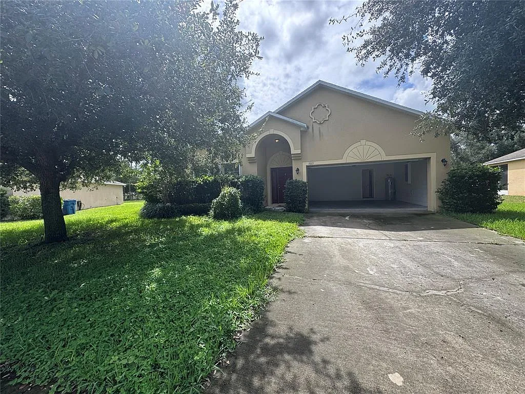 3 bed, 2.0 bath, 1634 sqft, $1,900 — Photo 1