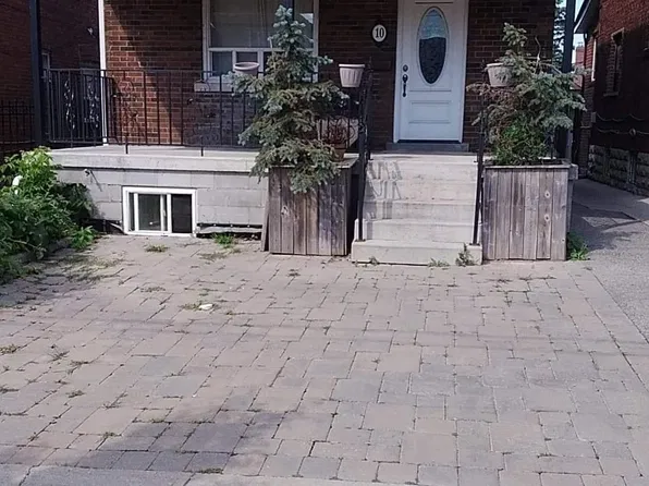 10 Fairbank Ave, Toronto, ON M6E 3Y4
