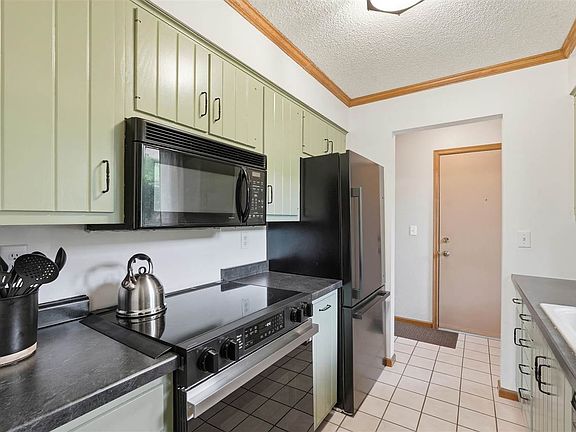 5th image of 1732 Pikes Peak Ct NE #F