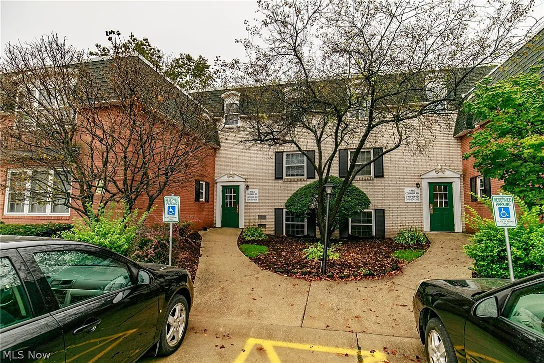 2 bed, 836 sqft, $1,400 — Photo 1
