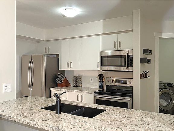 5th image of 3206 Alder St #108