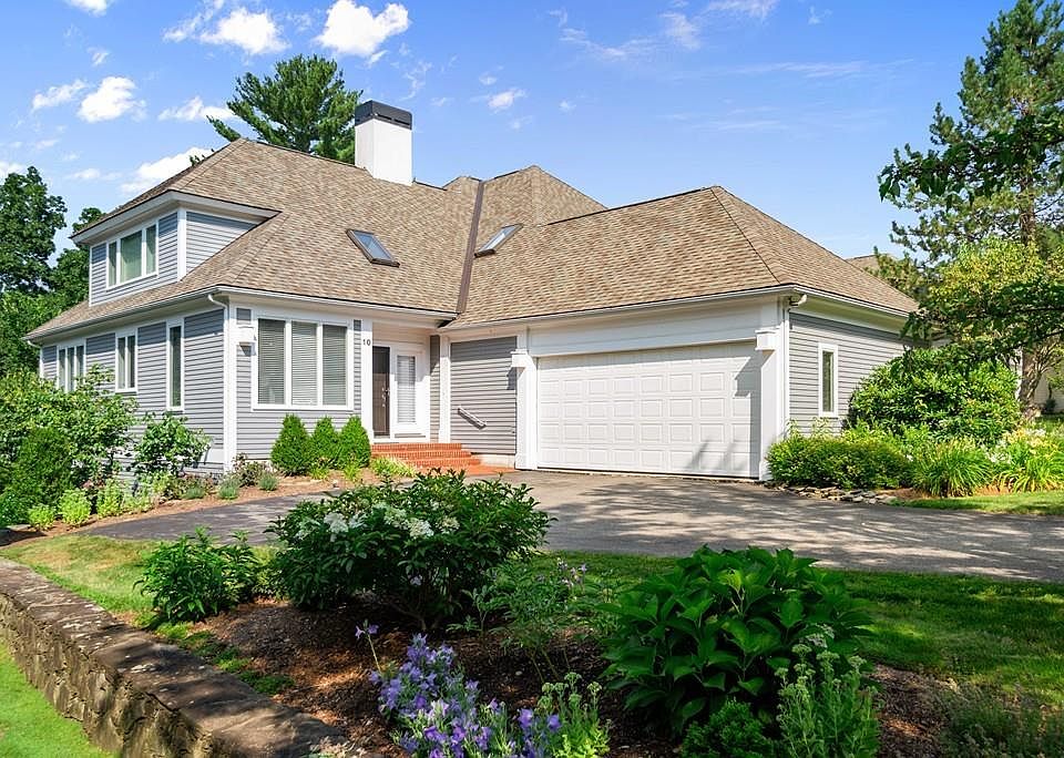 1st image of 10 Highwood Ln