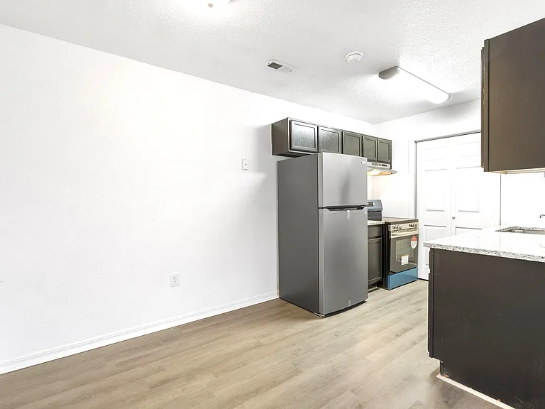 1211 N Viola St — Photo 5