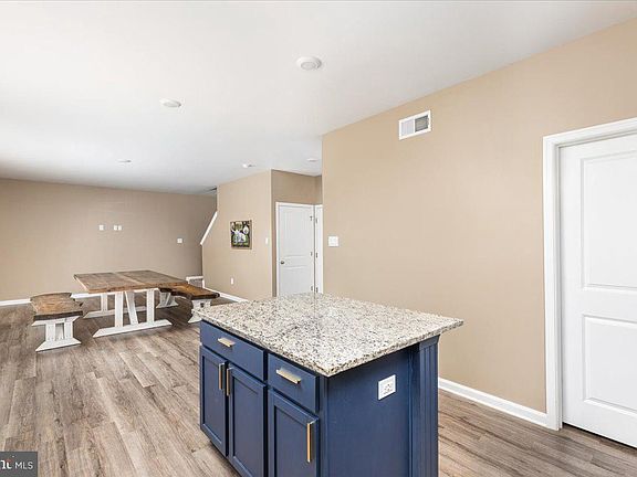 5th image of 294 Aylesbury Ln