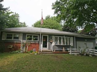 27 Fairlane Dr, Rochester, NY 14626