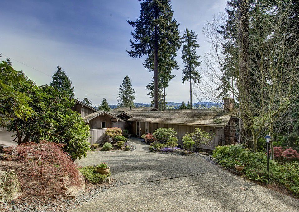 1st image of 9520 SE 61st Pl
