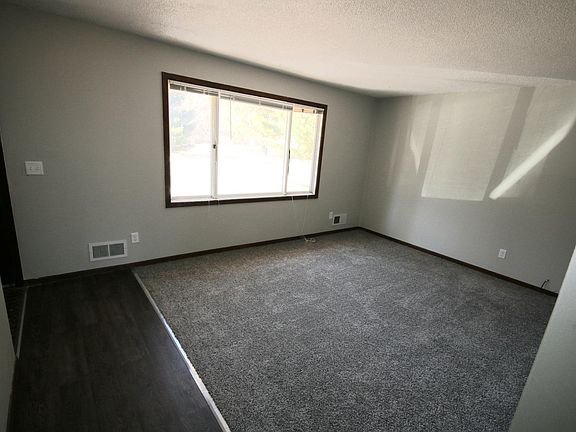 5th image of 16235 Guadalcanal St NE