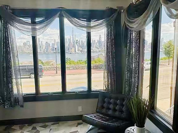 4th image of 5215 Kennedy Blvd W Floor 2