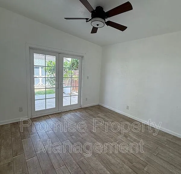 1209 Langford St — Photo 18