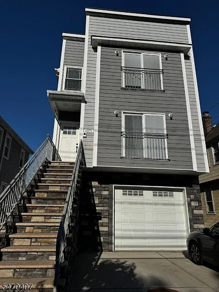 3 bed, 2.0 bath, $3,000 — Photo 1