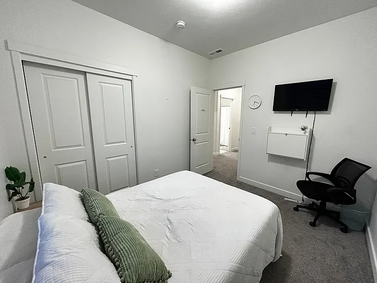 531 S 1040 W — Photo 3