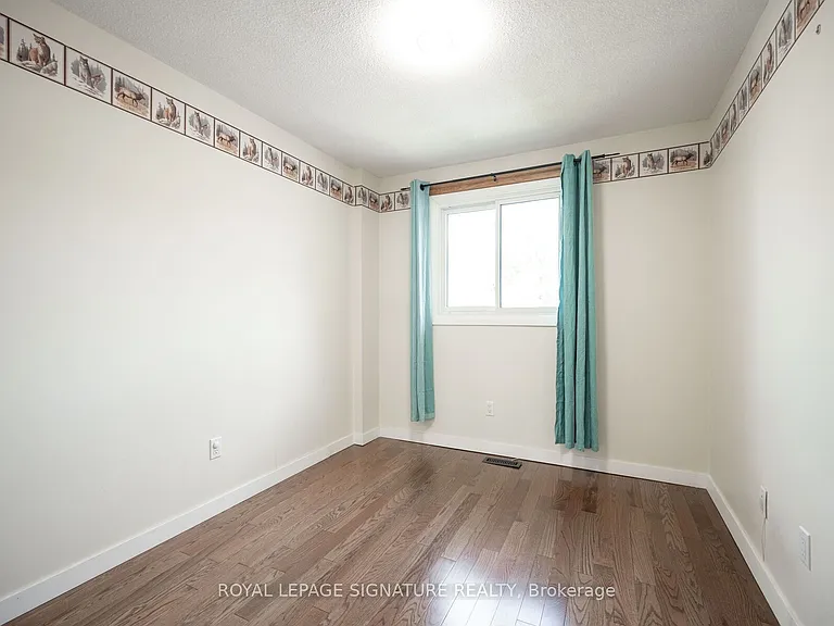447 Ontario St N — Photo 28