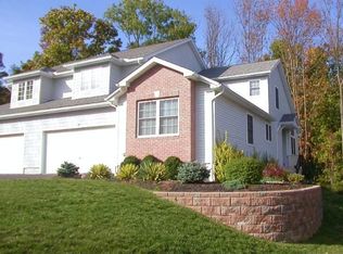 7 Woodhaven Ln, Stroudsburg, PA 18360