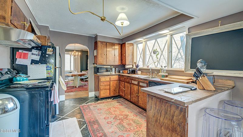 5th image of 375 W Main Street