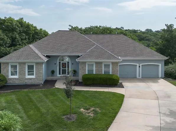 6001 Hallet St, Shawnee, KS 66216