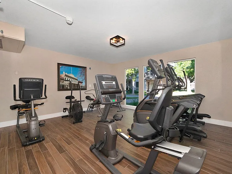 The Crest at Citrus Heights (55+) — Photo 27