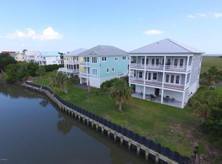 77 Harbor Dr, Saint Helena Island, SC 29920