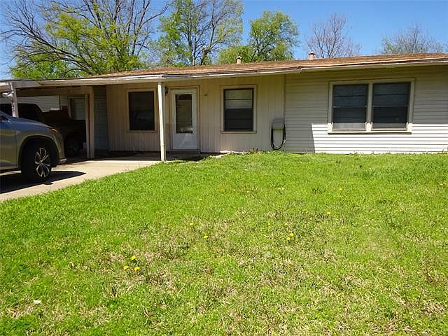 1st image of 913 E Lovers Ln