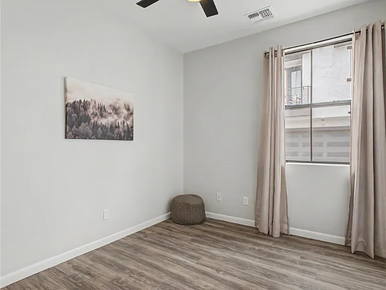 2090 S Dorsey Ln #1030 — Photo 6