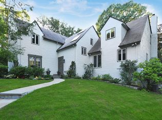 63 Beacon Hill Rd, Port Washington, NY 11050