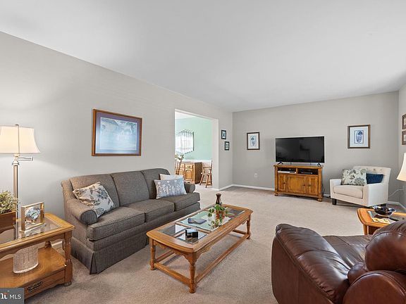 4th image of 724 Quail Cir