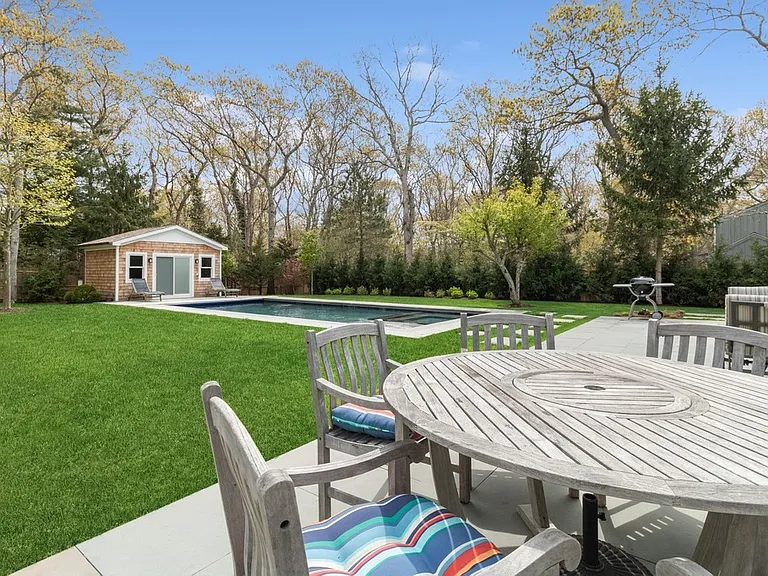 147 Pembroke Dr — Photo 10