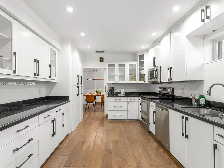 8220 Hawthorne Ave — Photo 11