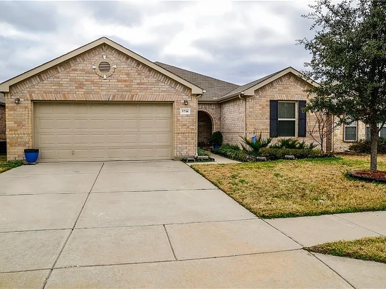 5716 Sapphire Pool Trl — Photo 1