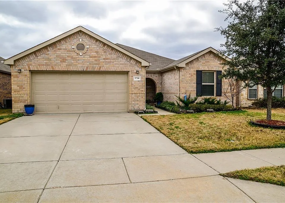 5716 Sapphire Pool Trl