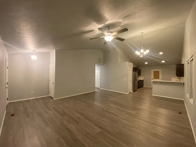 817 S Apple Pl — Photo 2