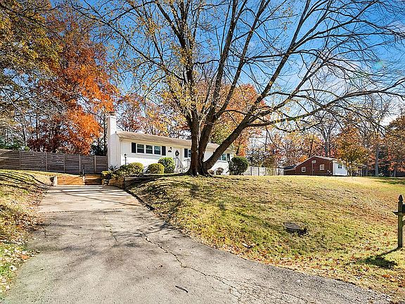 2nd image of 6013 Saint John Dr