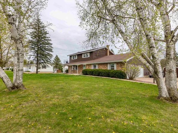 615 Ridge Ave, Platteville, WI 53818