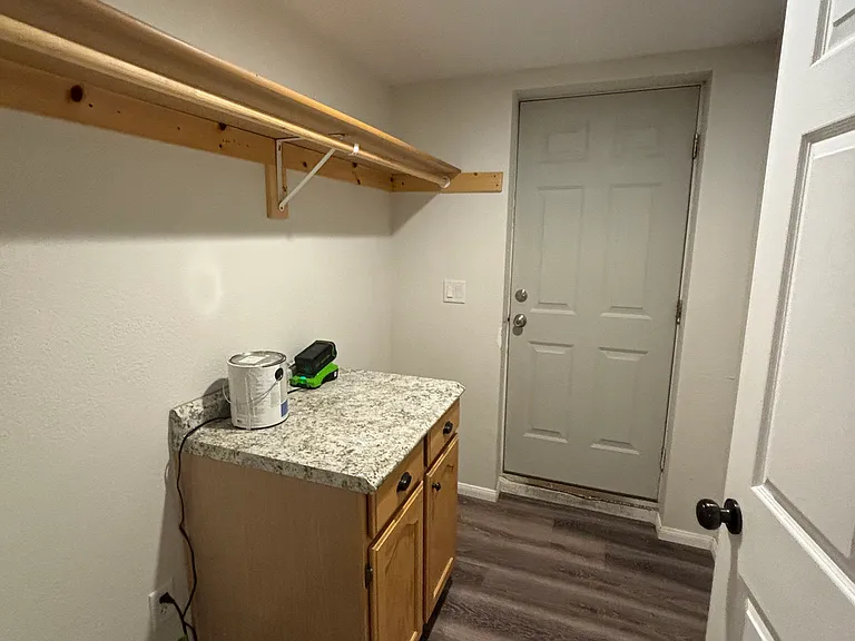 711 Avenue H — Photo 33