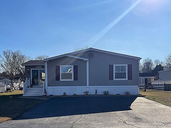 2nd image of 26320 Creekwood Cir