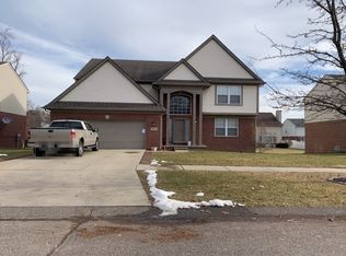 5948 N Dowling Rd, Westland, MI 48185