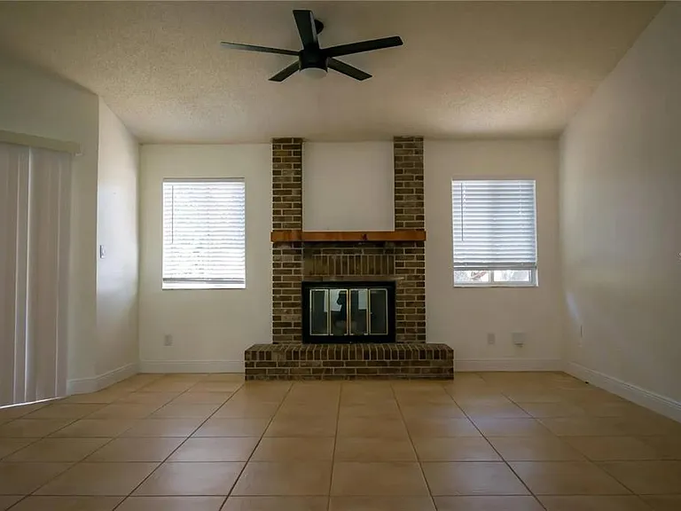 1512 Prairie Lake Blvd — Photo 5