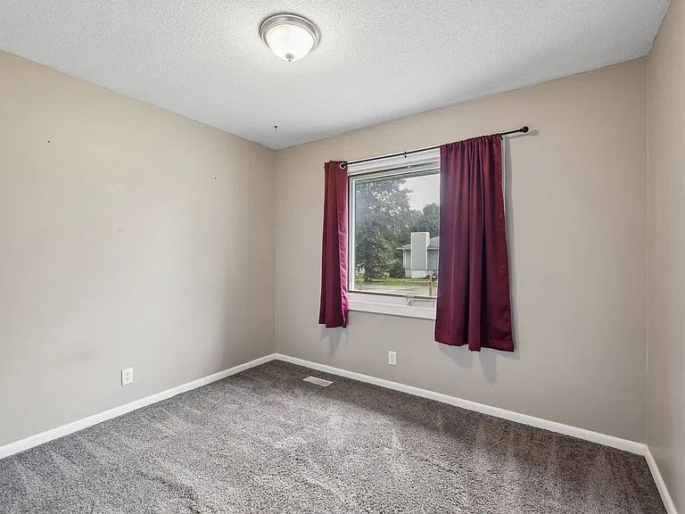 1632 Dodge St — Photo 10