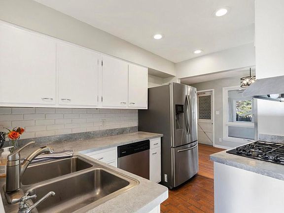 5th image of 1115 Saint Andrews Way