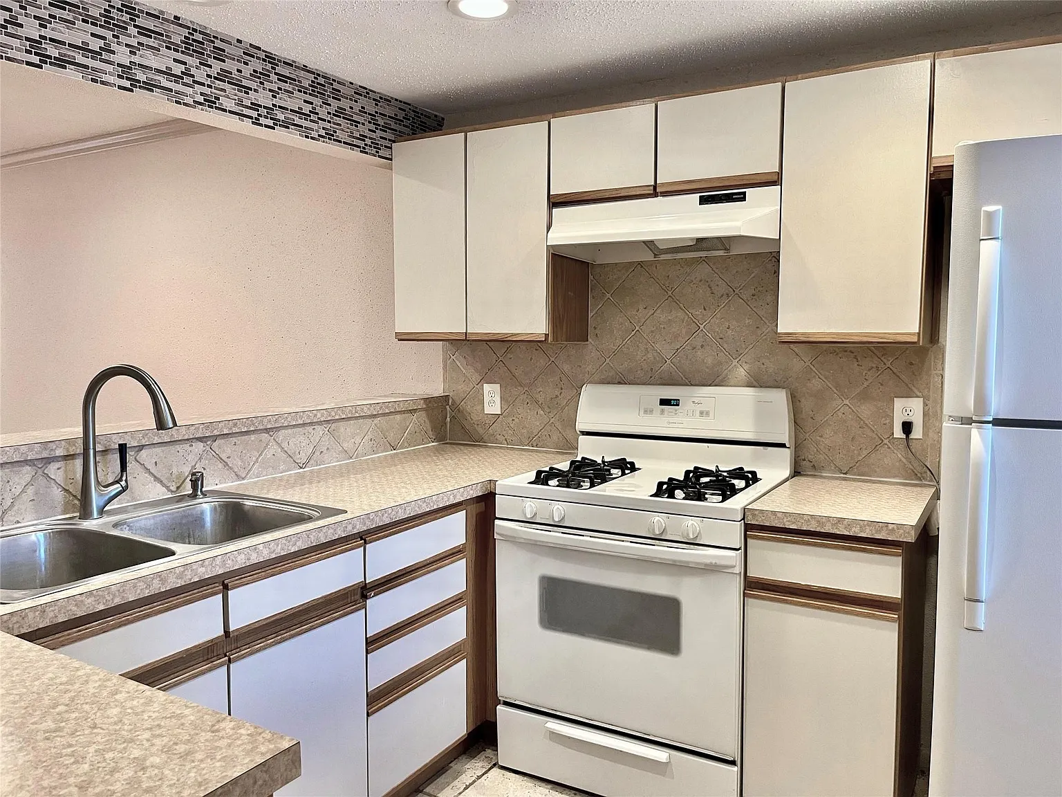 2 bed, 2.5 bath, 1188 sqft, $1,650 — Photo 3
