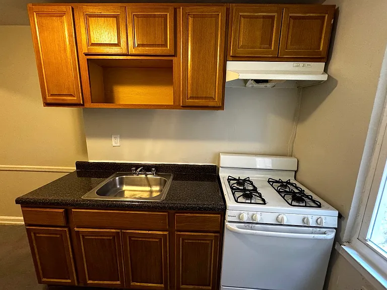 112-114 Chancellor Ave #B10 — Photo 3