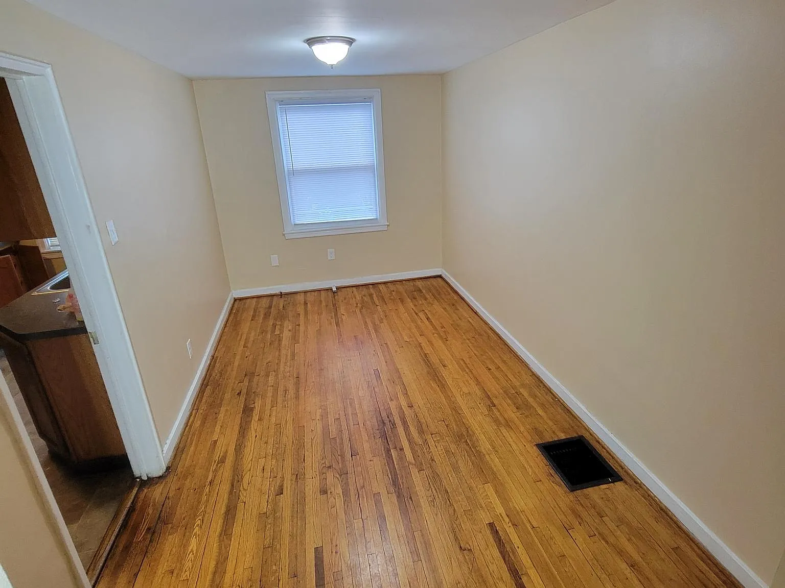 2254 Berryhill St — Photo 4